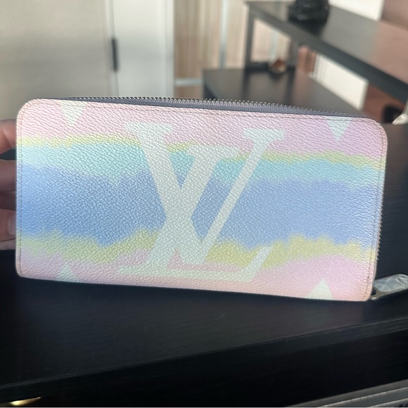Limited Edition Louis Vuitton Escale Pastel zippy wallet card holder - Picture 9 of 16